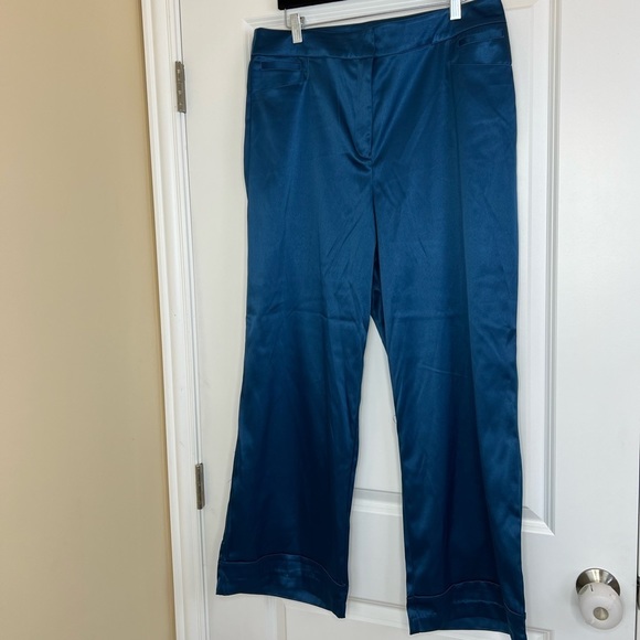 New York & Company Pants - 𝅺New York and company satin pant